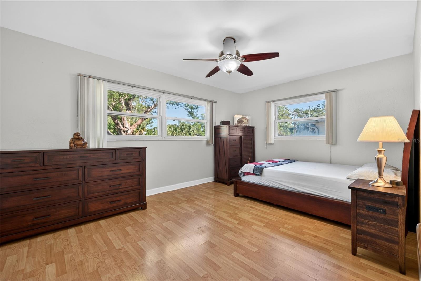 Listing photo id 6 for 233 Madison Circle N