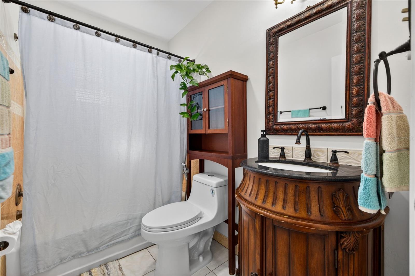 Listing photo id 7 for 233 Madison Circle N