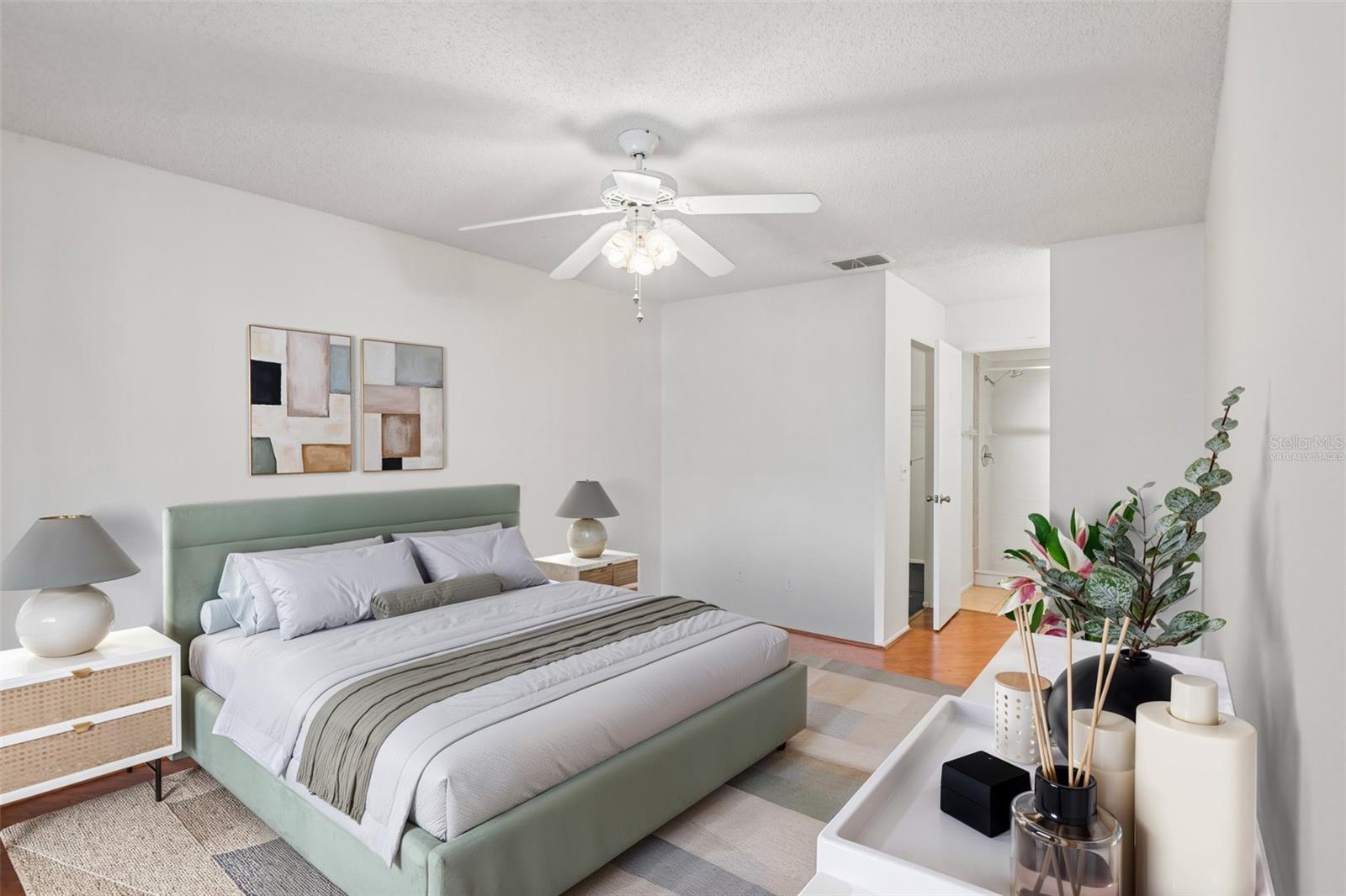 Image 13 of 33 For 7713 Hillside Court 204