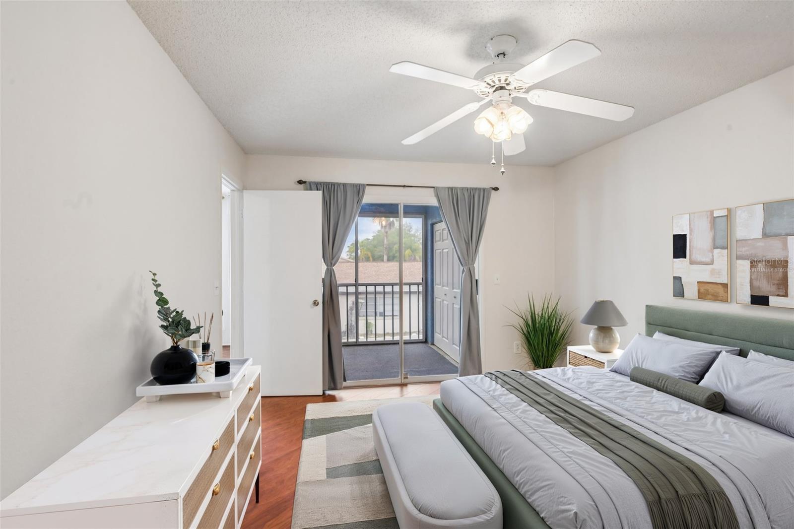 Image 15 of 33 For 7713 Hillside Court 204