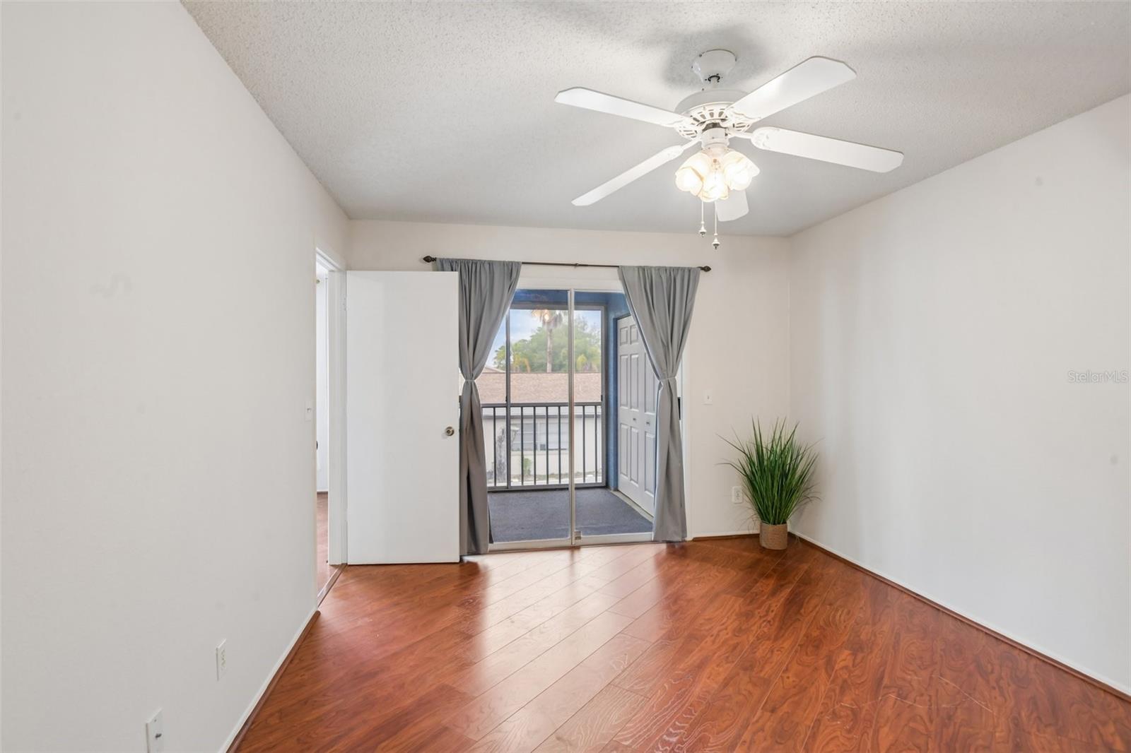 Image 16 of 33 For 7713 Hillside Court 204