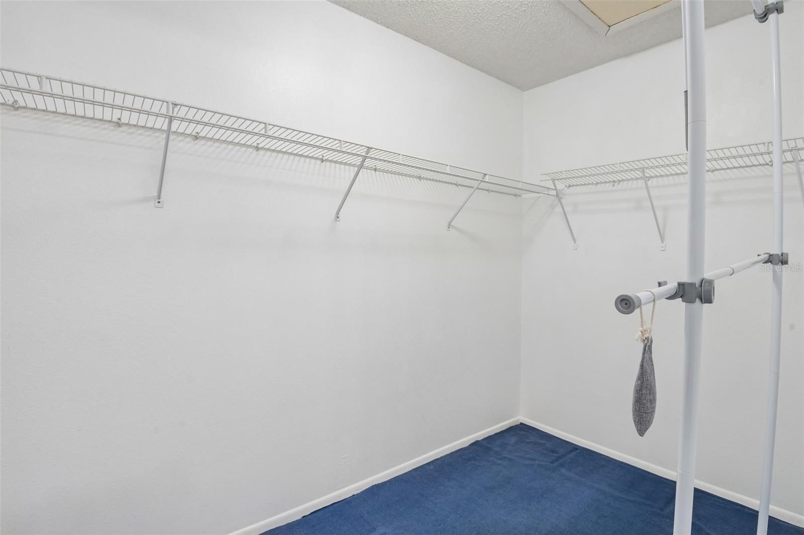 Image 19 of 33 For 7713 Hillside Court 204