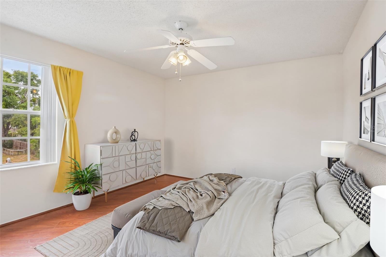 Image 20 of 33 For 7713 Hillside Court 204