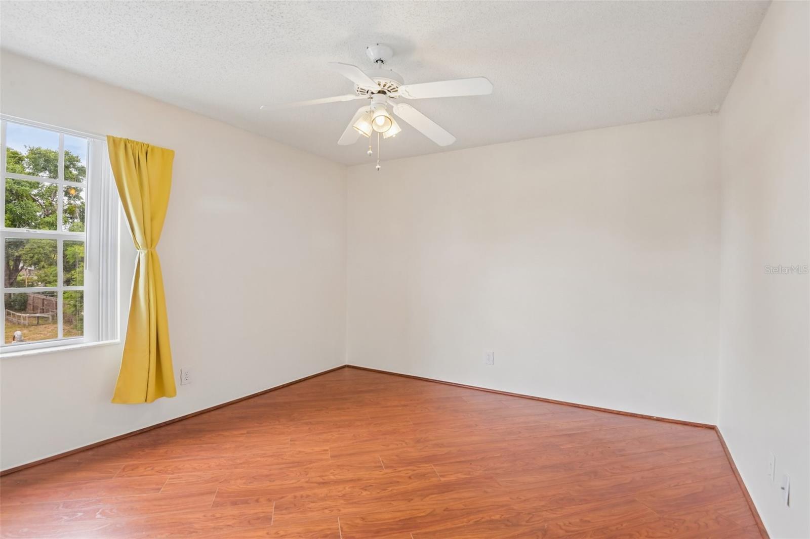 Image 21 of 33 For 7713 Hillside Court 204