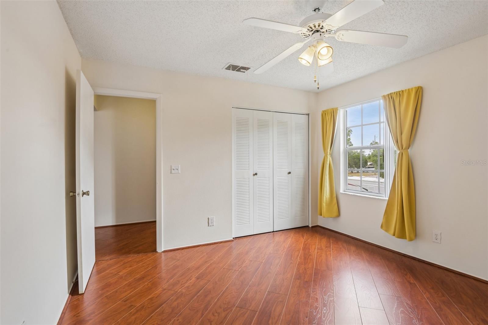 Image 23 of 33 For 7713 Hillside Court 204