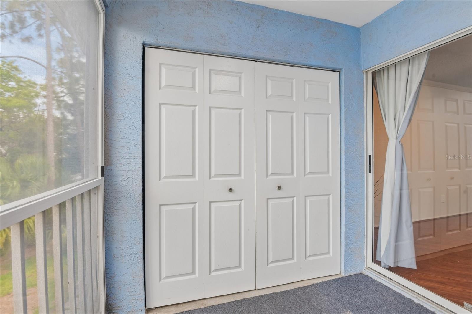 Image 25 of 33 For 7713 Hillside Court 204