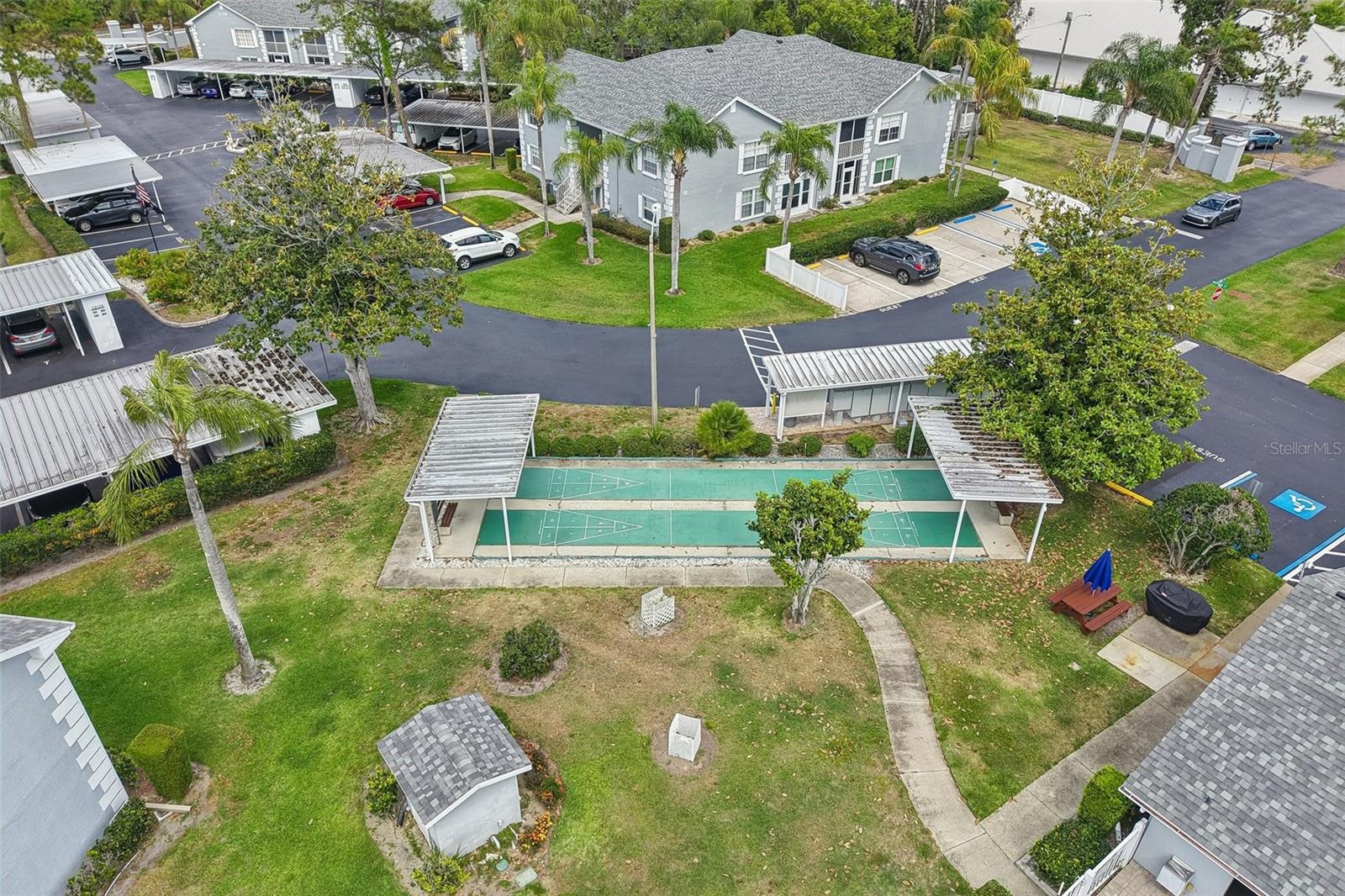 Image 31 of 33 For 7713 Hillside Court 204