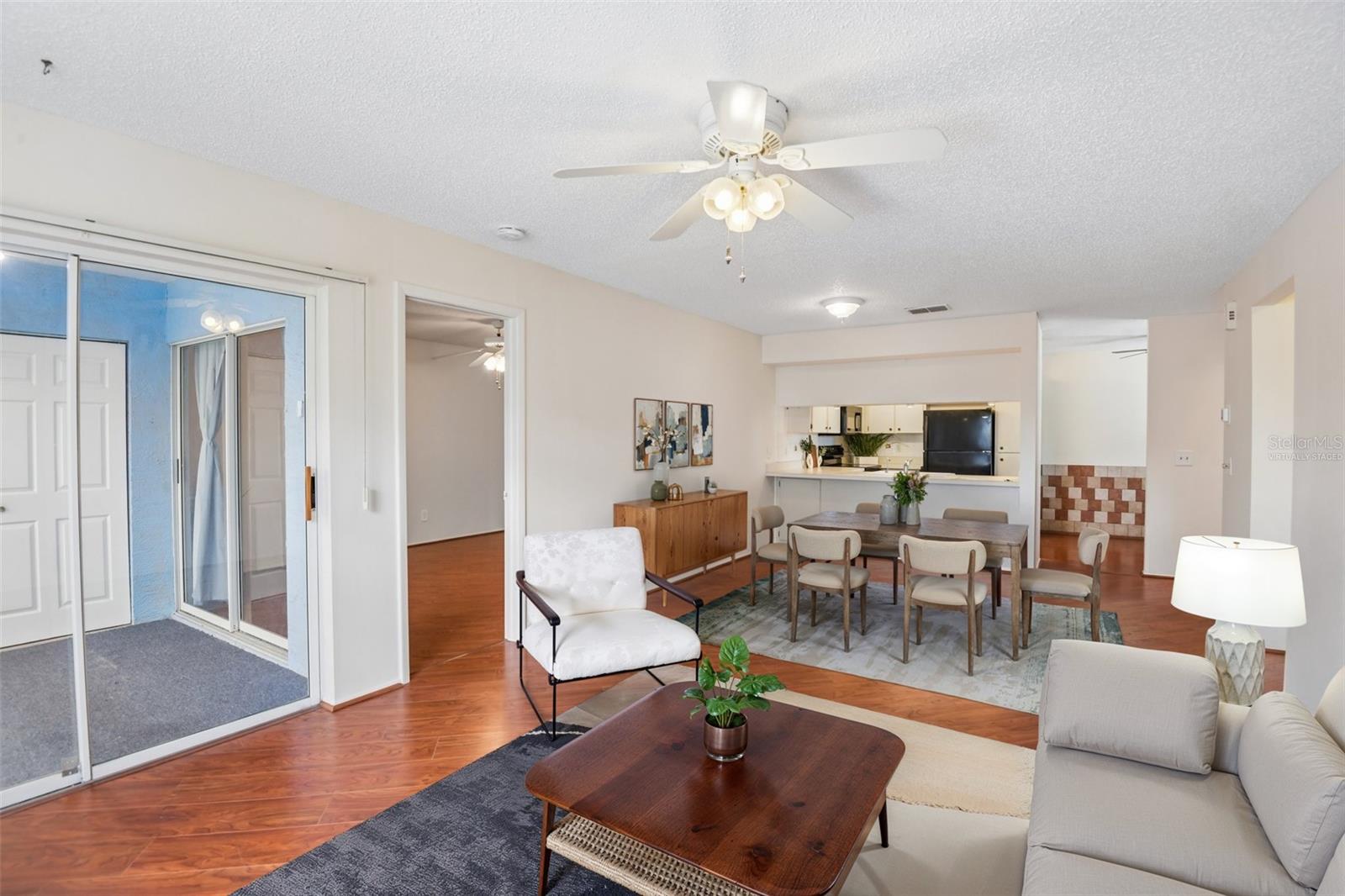 Image 5 of 33 For 7713 Hillside Court 204