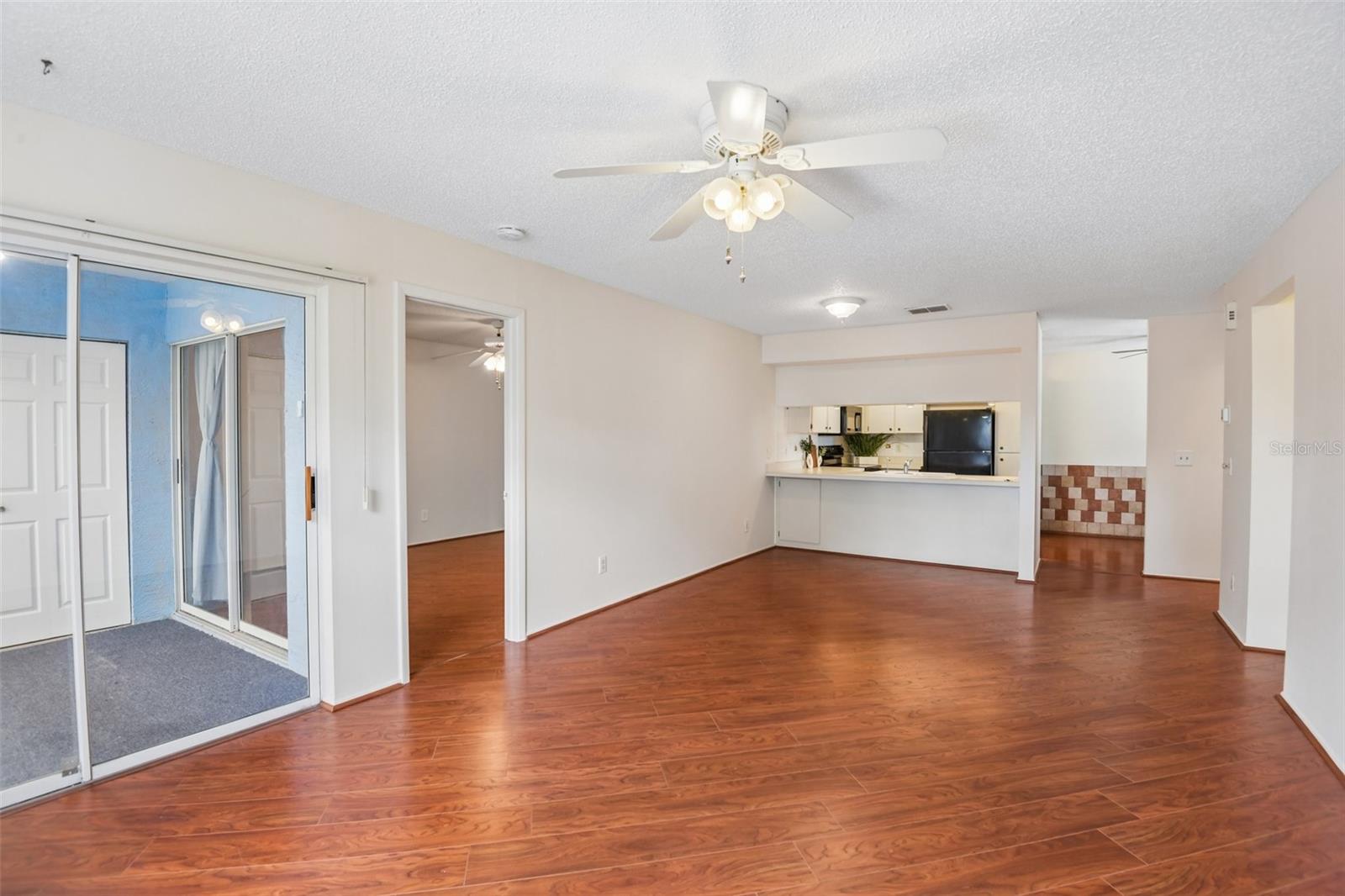 Image 6 of 33 For 7713 Hillside Court 204