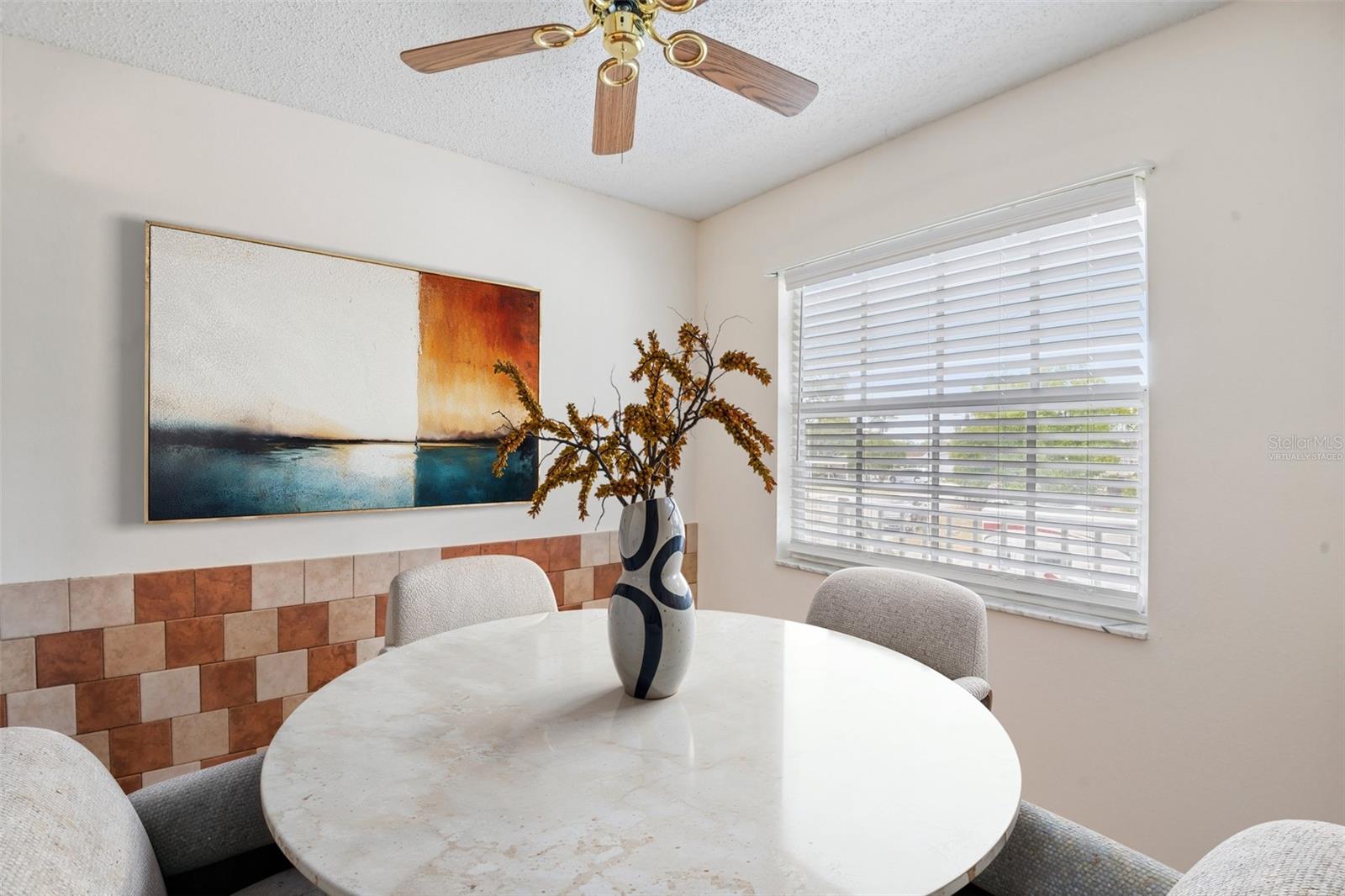 Image 8 of 33 For 7713 Hillside Court 204