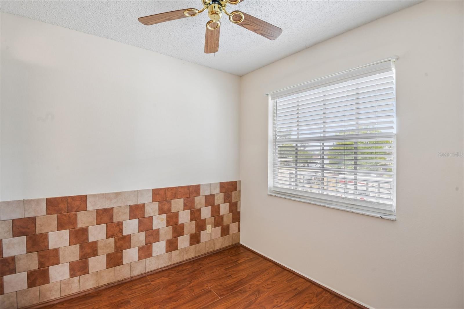 Image 9 of 33 For 7713 Hillside Court 204