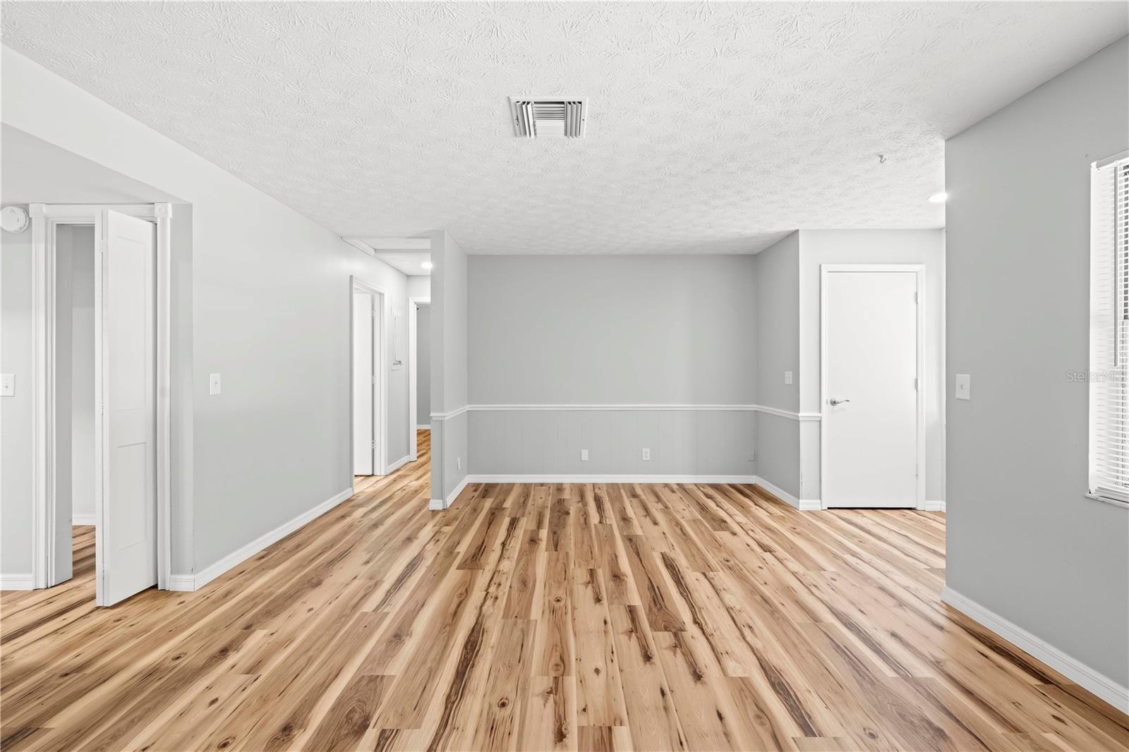 Image 6 of 24 For 2910 Coleman Avenue