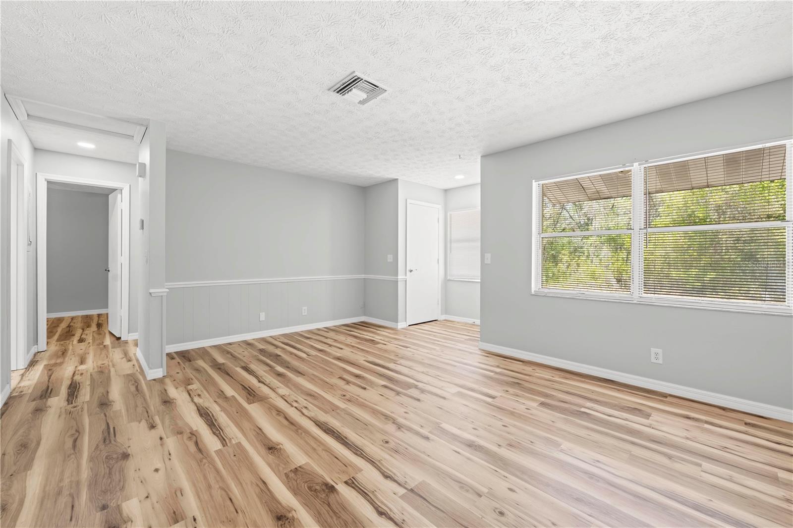 Image 7 of 24 For 2910 Coleman Avenue