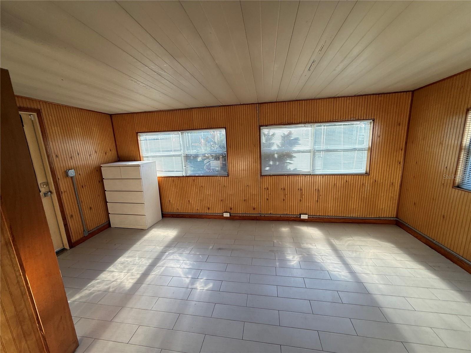 Image 24 of 37 For 15573 Bedford Circle E