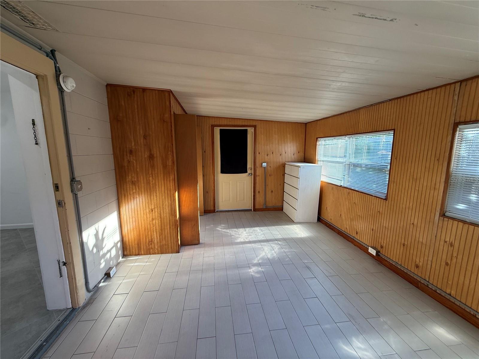 Image 25 of 37 For 15573 Bedford Circle E