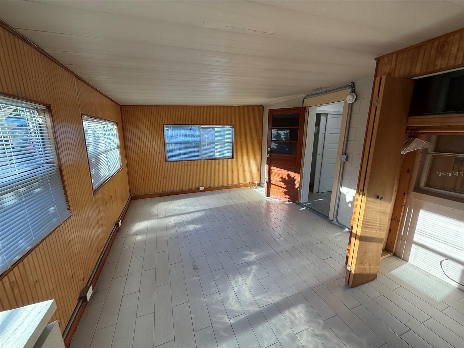 Image 26 of 37 For 15573 Bedford Circle E