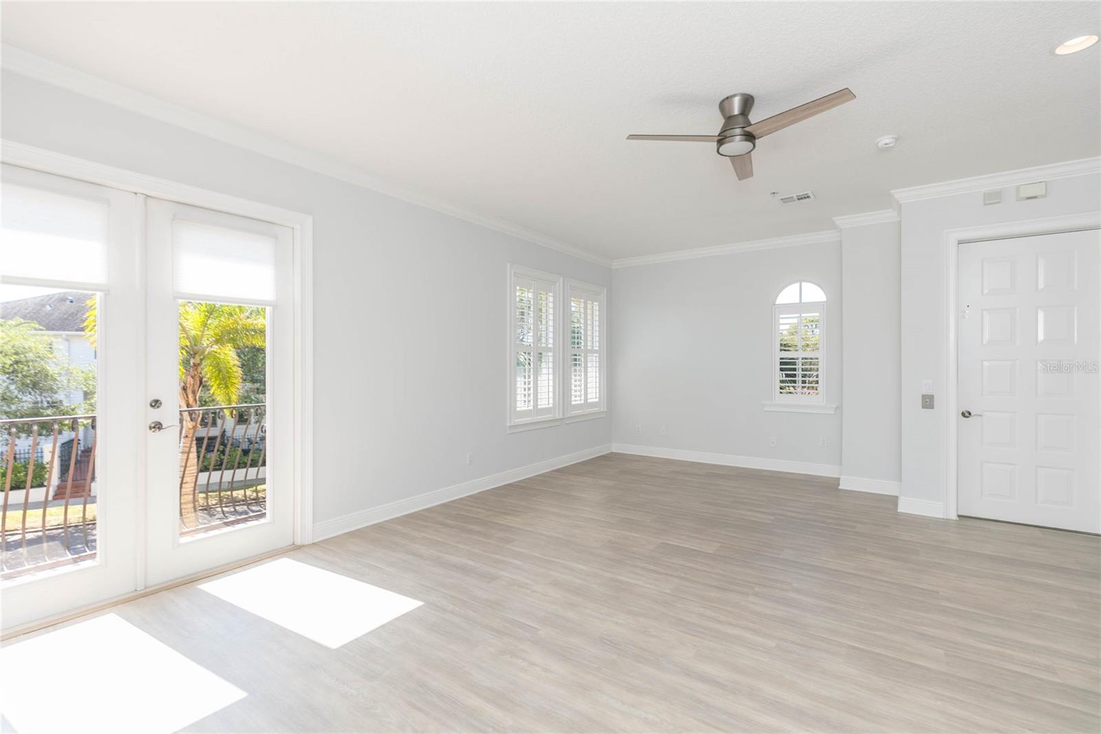 Listing photo id 10 for 114 Davis Boulevard 13