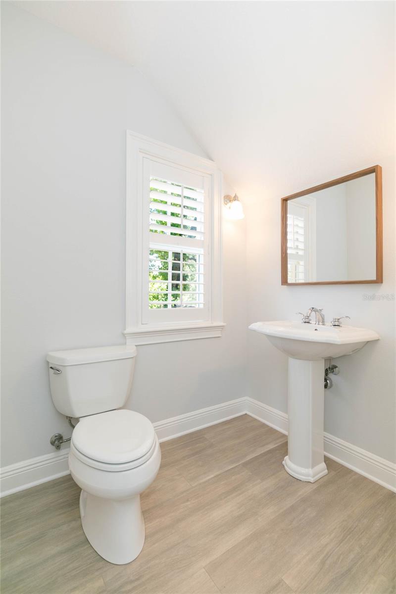 Listing photo id 12 for 114 Davis Boulevard 13