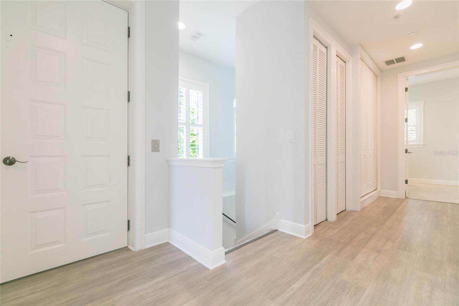 Listing photo id 13 for 114 Davis Boulevard 13