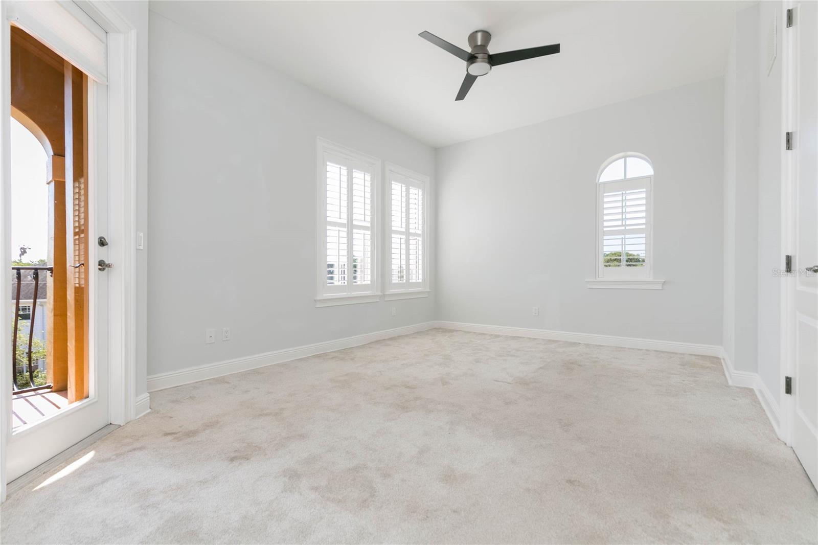 Listing photo id 14 for 114 Davis Boulevard 13
