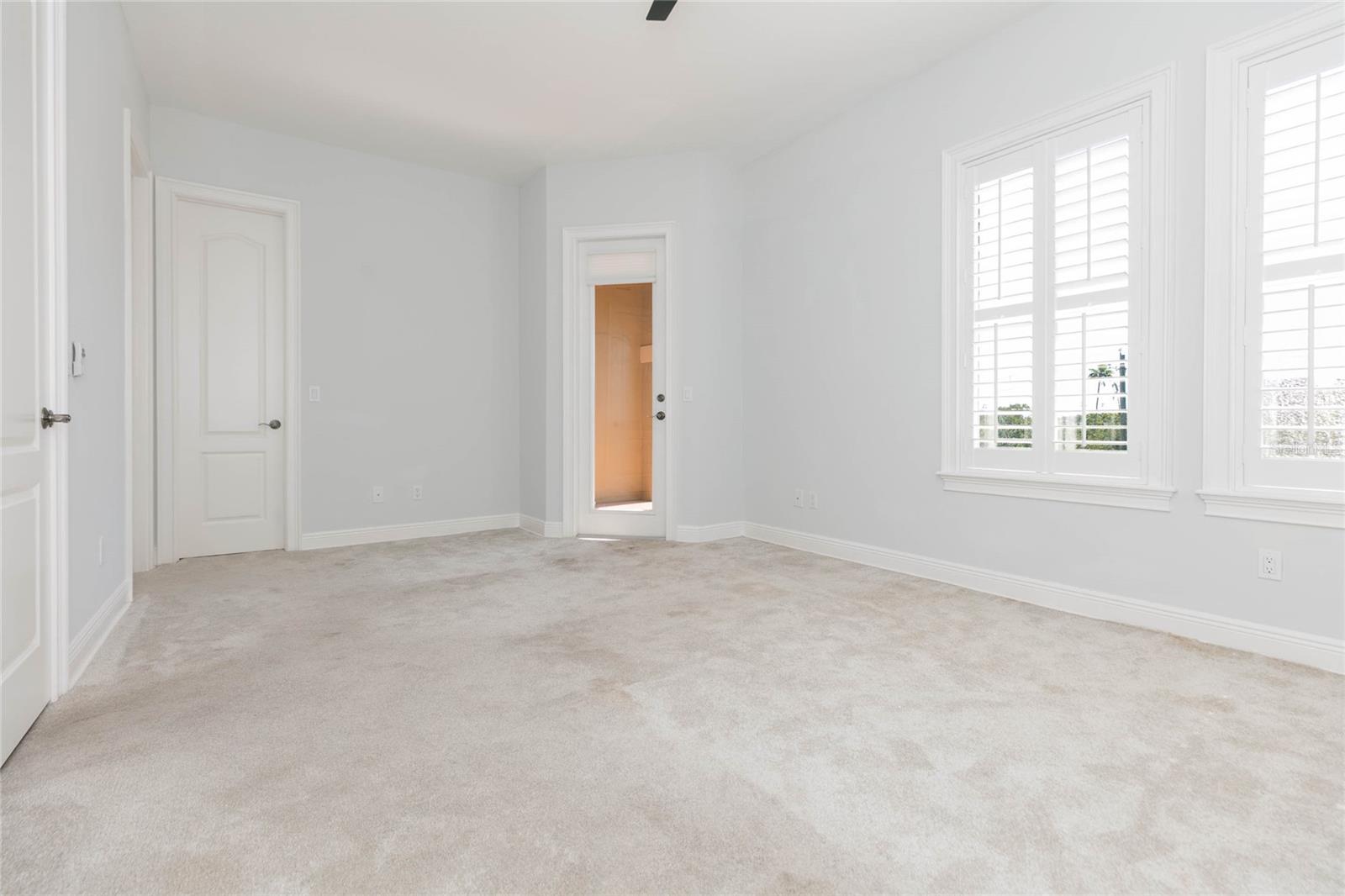 Listing photo id 15 for 114 Davis Boulevard 13