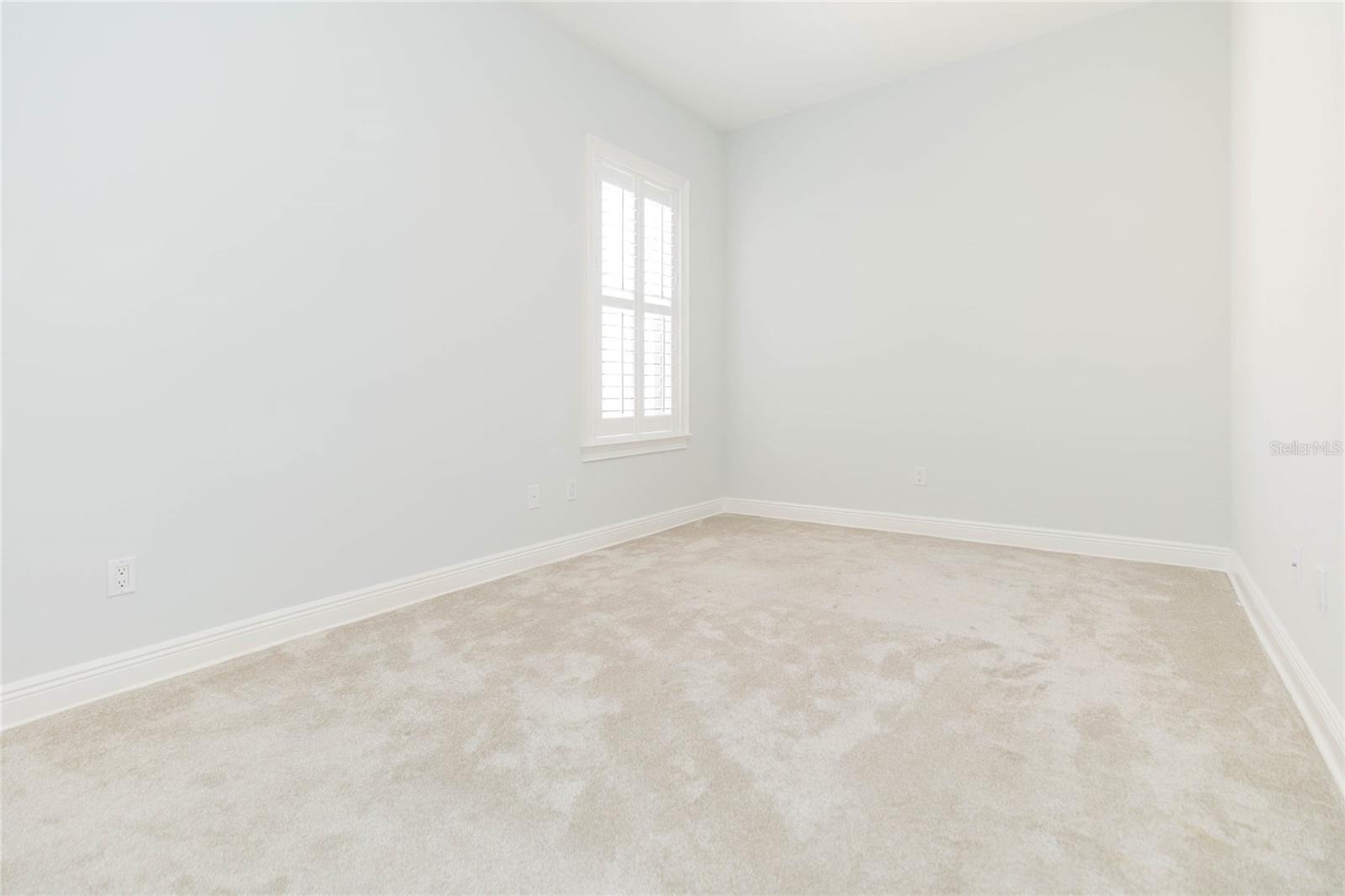 Listing photo id 21 for 114 Davis Boulevard 13