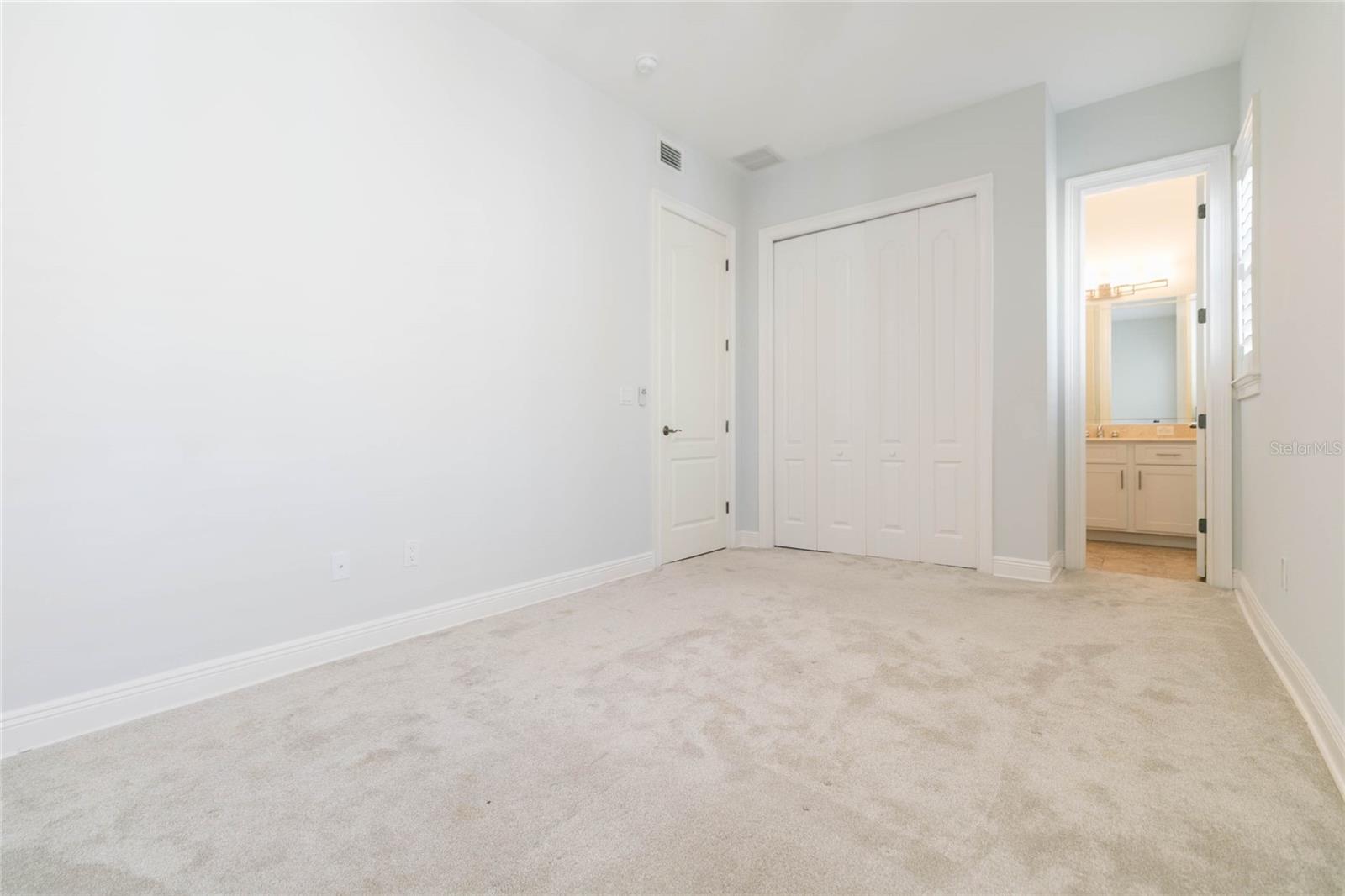 Listing photo id 22 for 114 Davis Boulevard 13