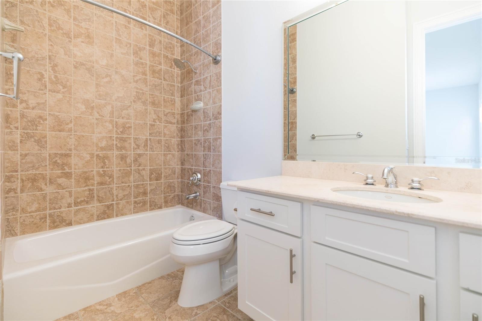 Listing photo id 23 for 114 Davis Boulevard 13
