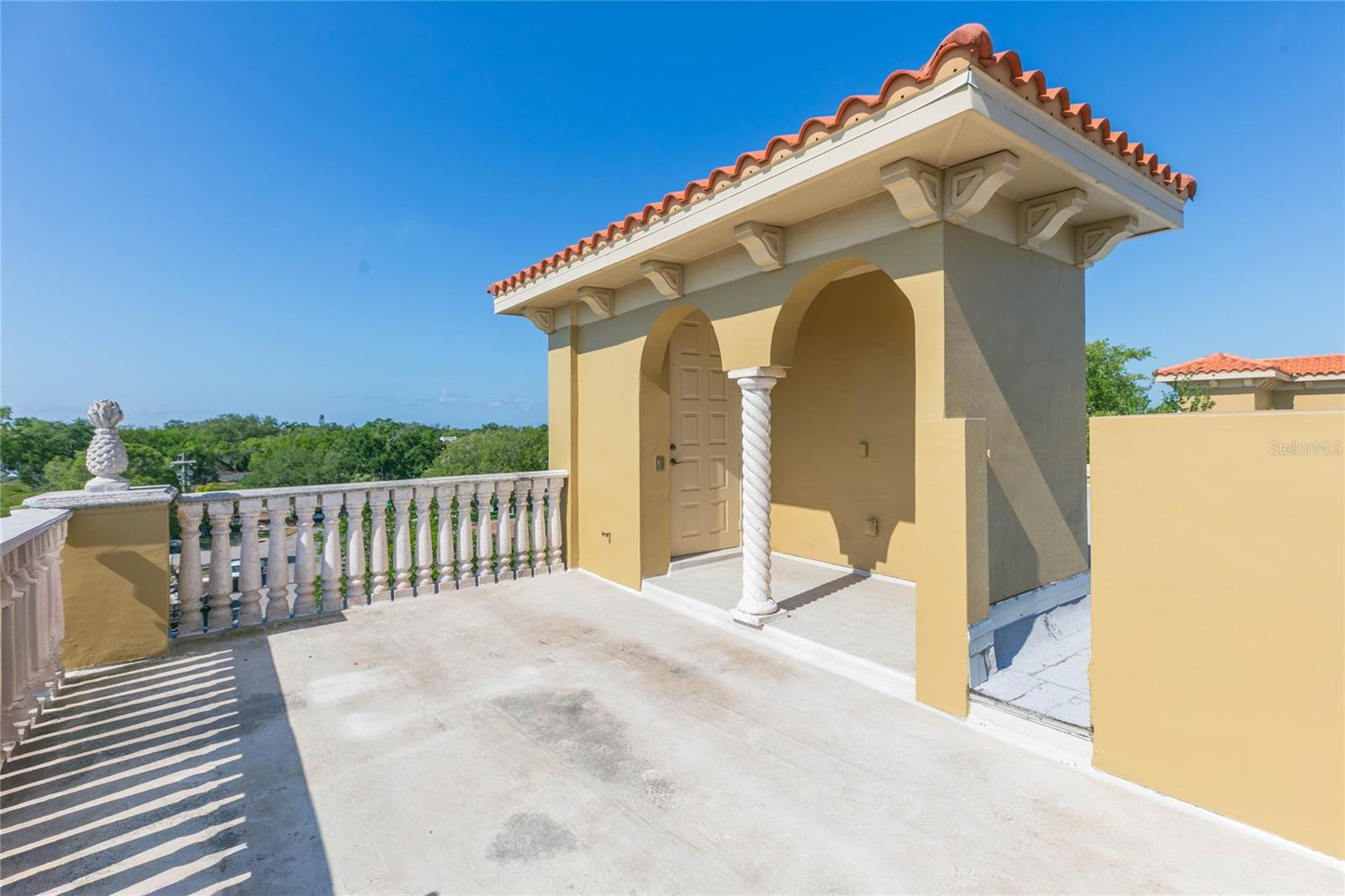 Listing photo id 24 for 114 Davis Boulevard 13