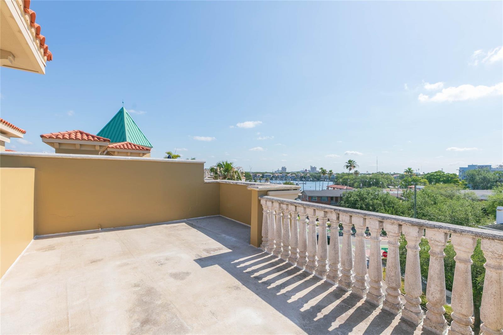Listing photo id 26 for 114 Davis Boulevard 13