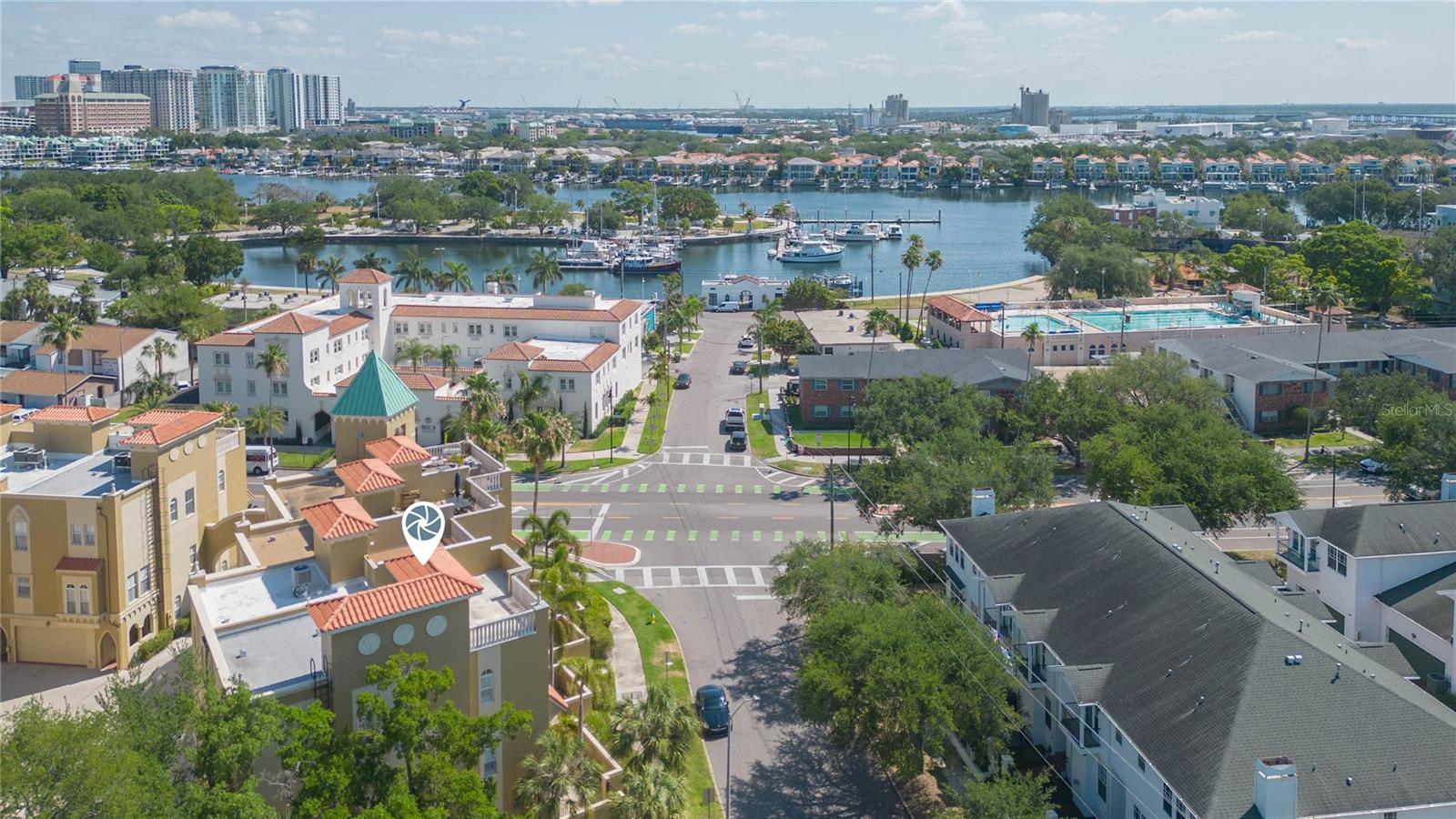 Listing photo id 27 for 114 Davis Boulevard 13