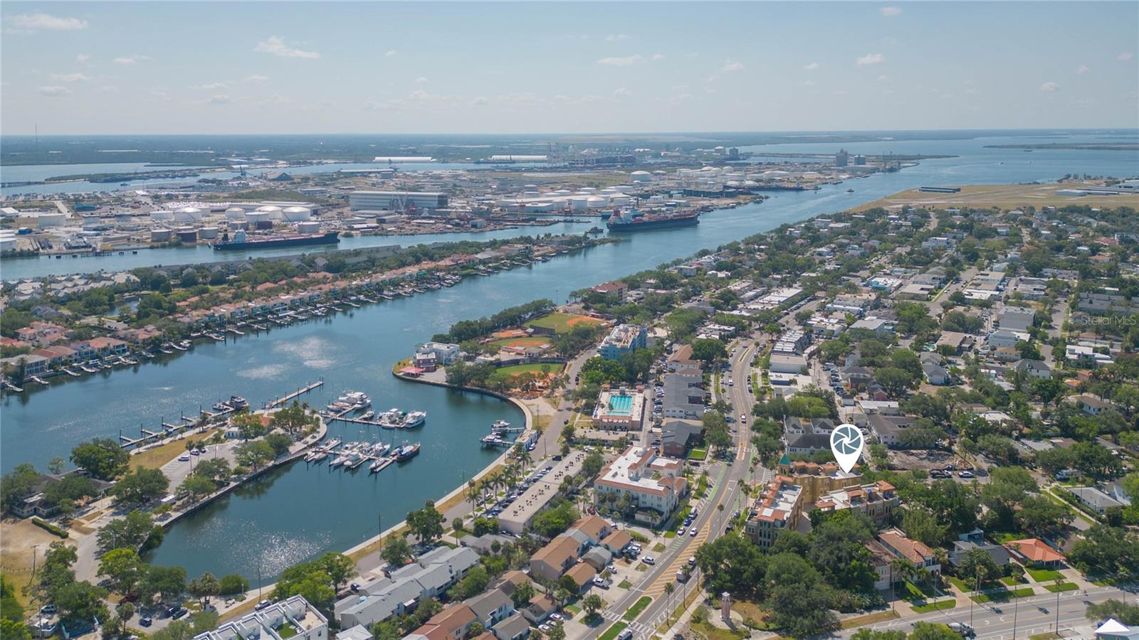 Listing photo id 30 for 114 Davis Boulevard 13