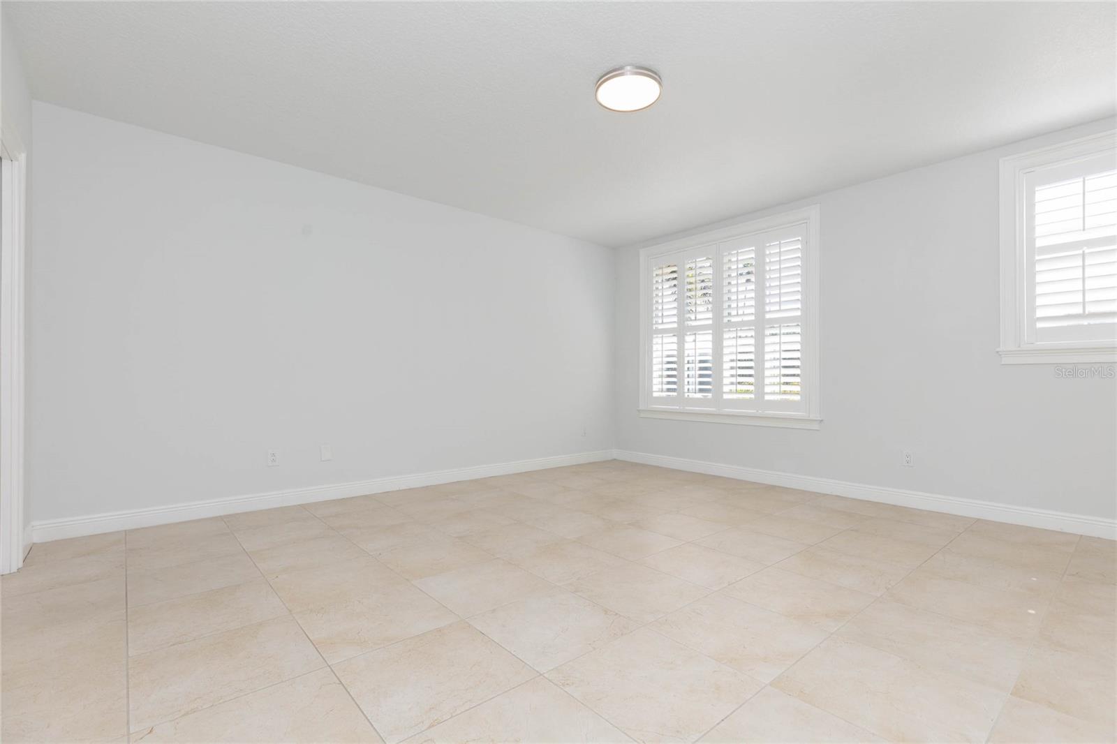 Listing photo id 2 for 114 Davis Boulevard 13