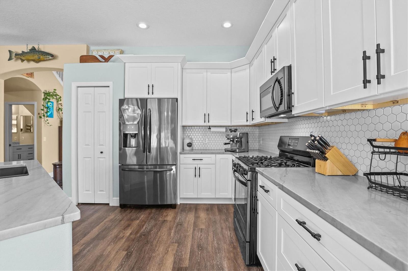 Image 10 of 55 For 460 Denise Street