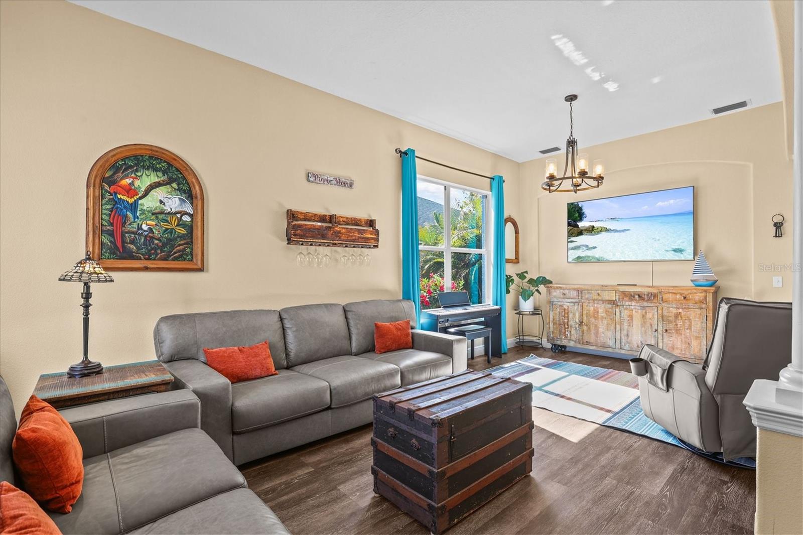 Image 17 of 55 For 460 Denise Street