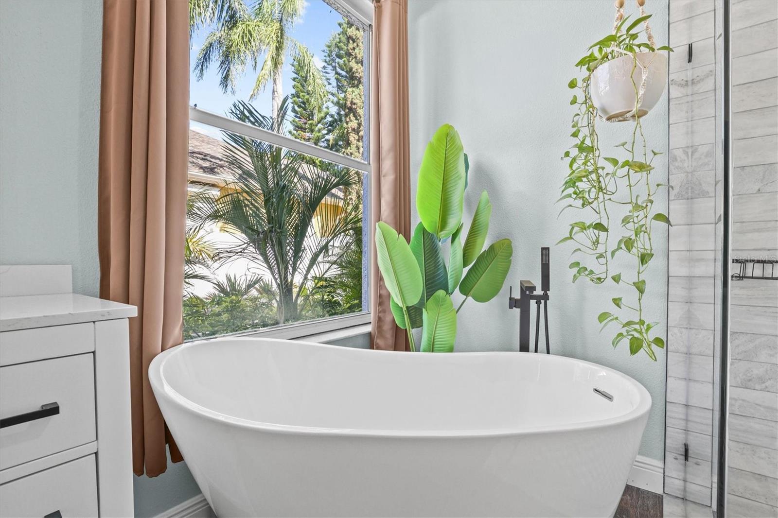 Image 22 of 55 For 460 Denise Street