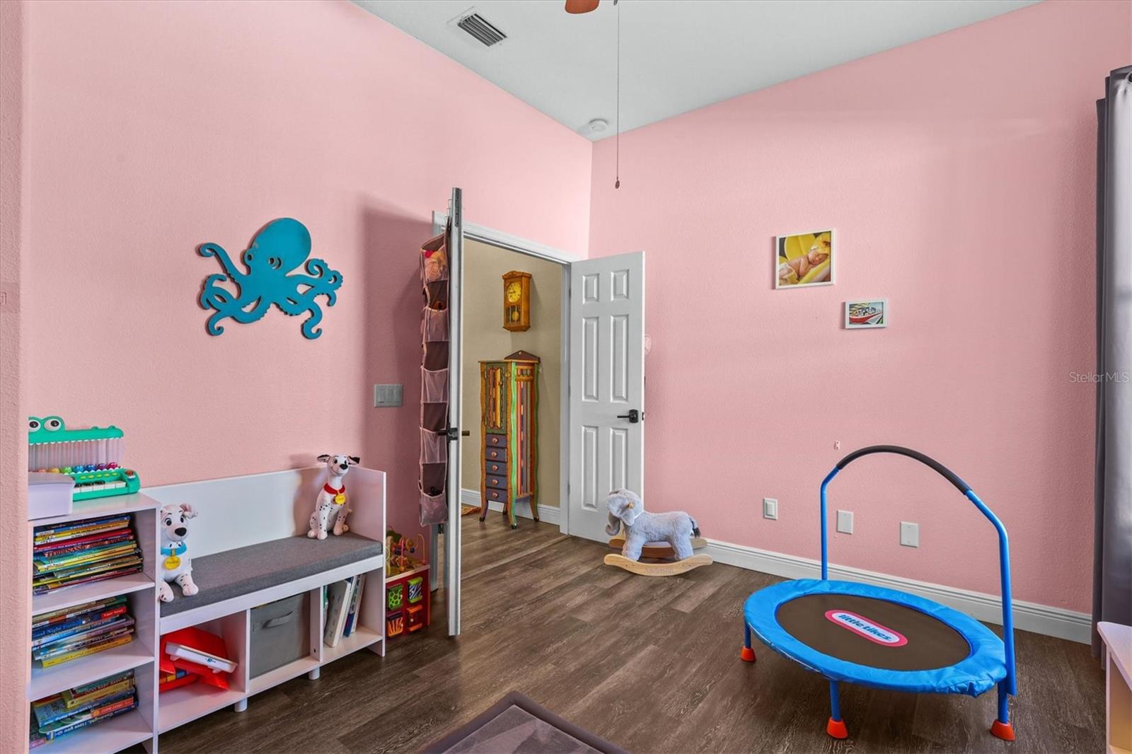 Image 33 of 55 For 460 Denise Street