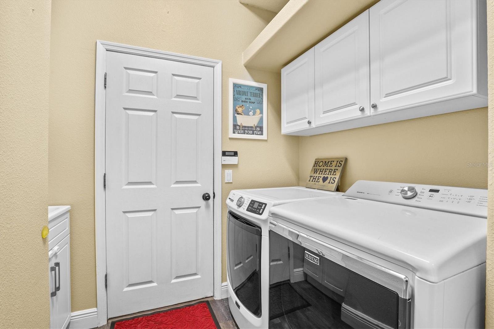 Image 35 of 55 For 460 Denise Street