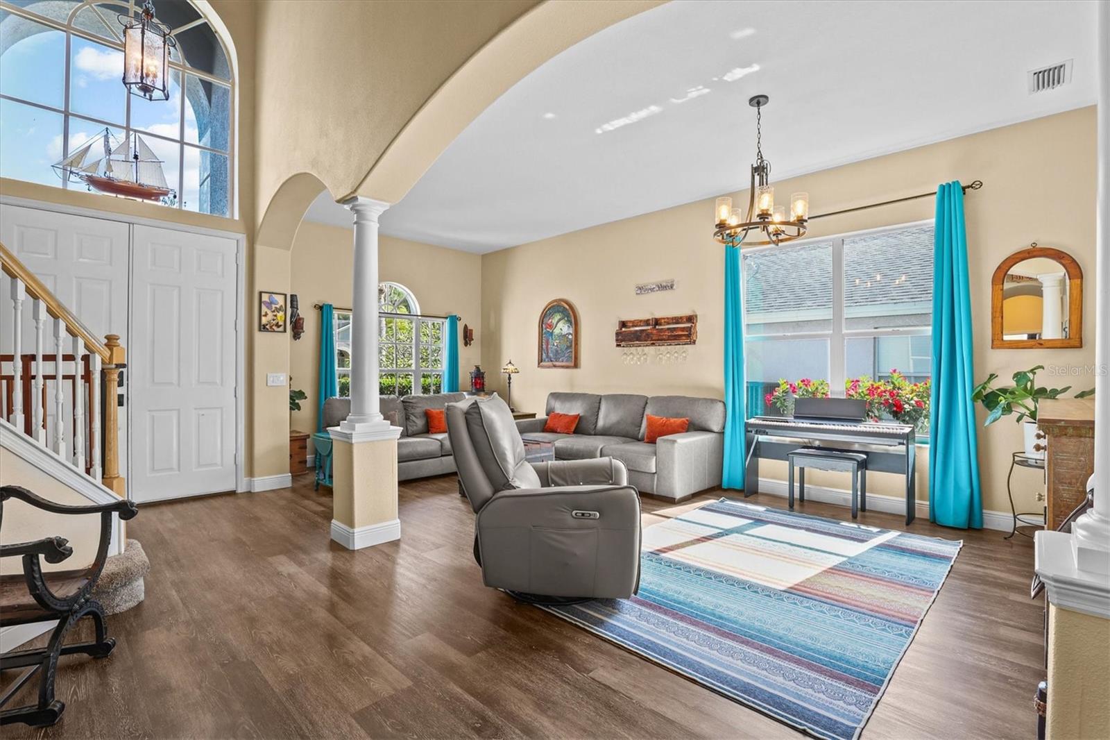 Image 5 of 55 For 460 Denise Street