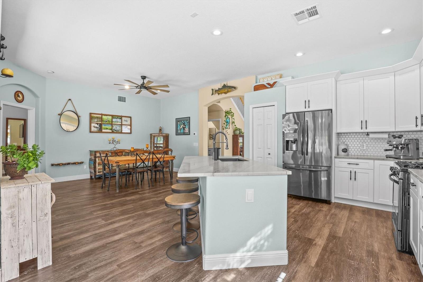 Image 6 of 55 For 460 Denise Street