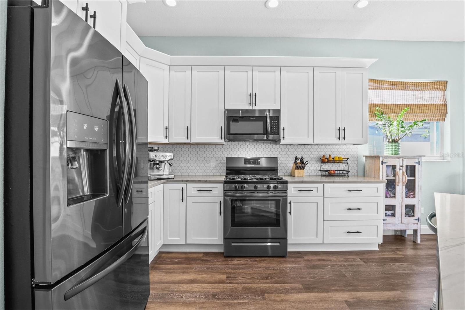 Image 9 of 55 For 460 Denise Street