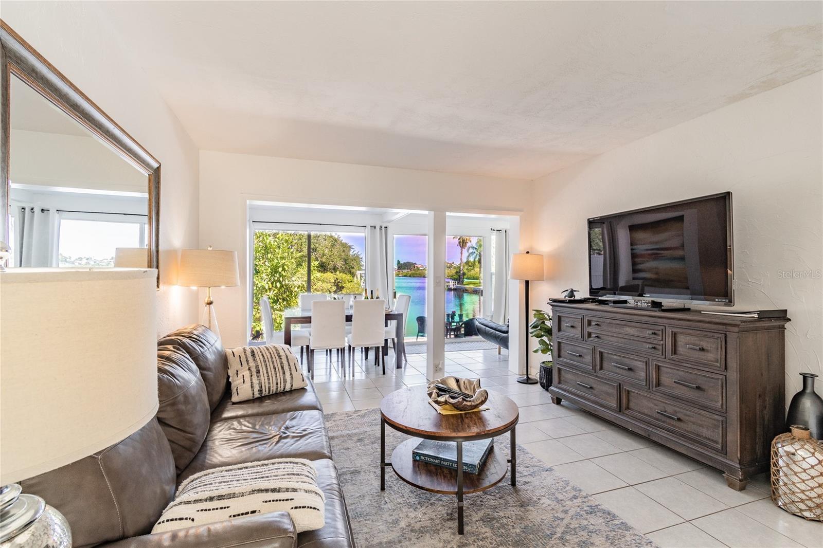 Image 4 of 28 For 607 Betmor Lane Beachcombe