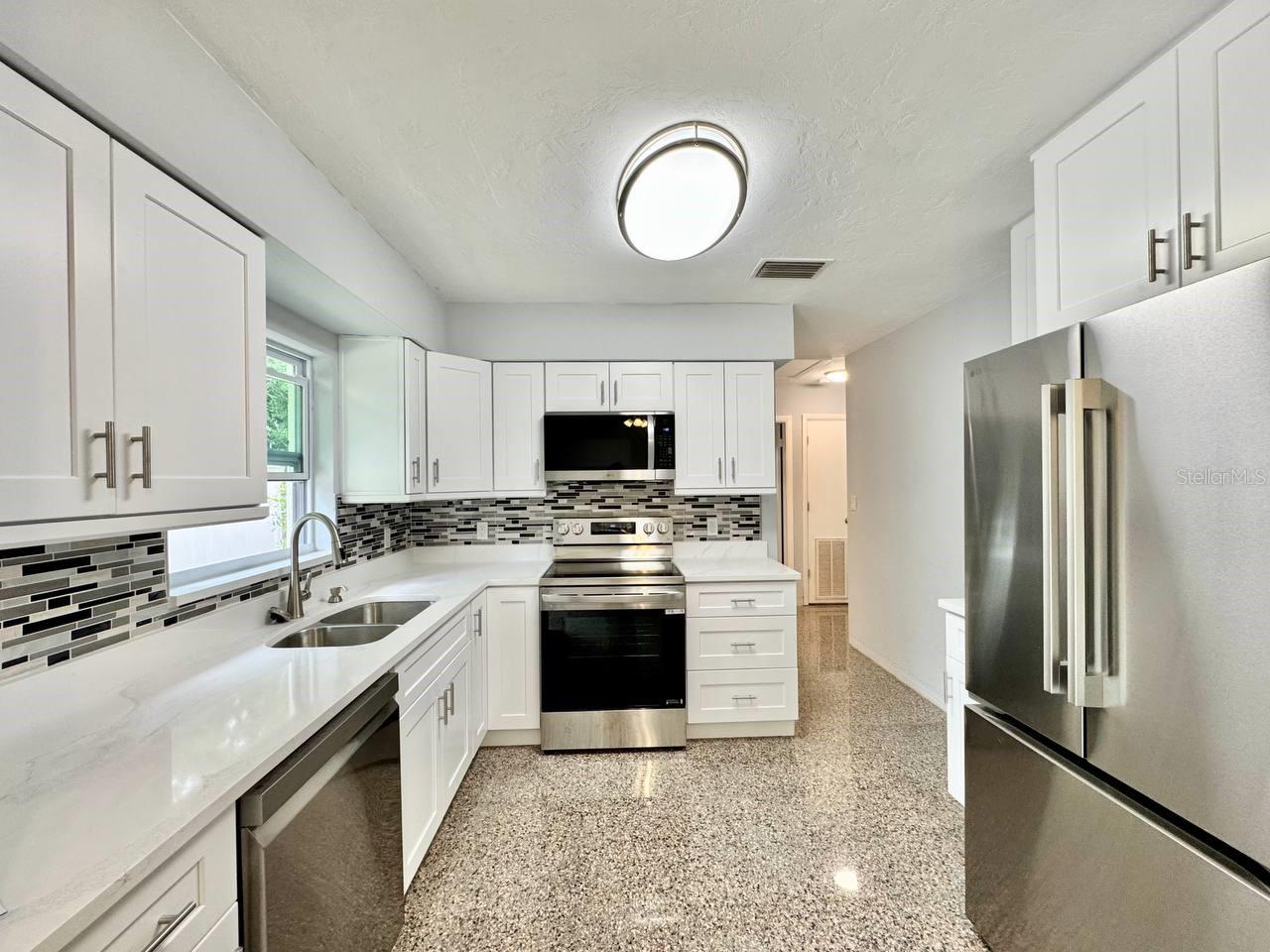 Image 10 of 29 For 10932 104th Avenue