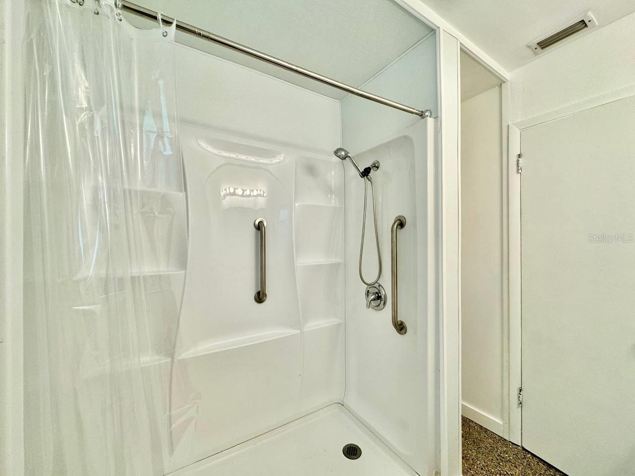 Image 17 of 29 For 10932 104th Avenue