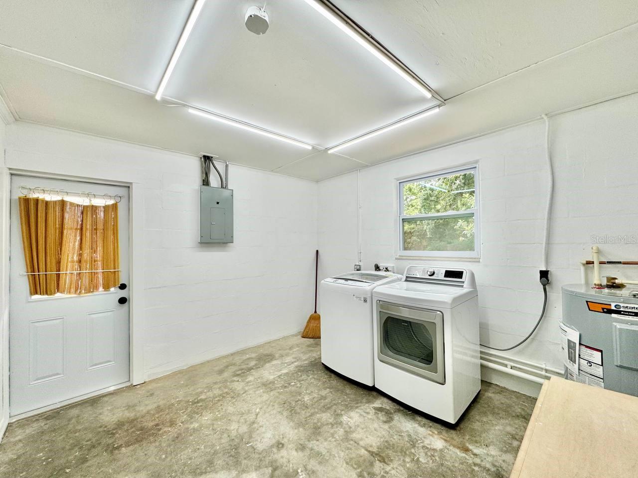 Image 22 of 29 For 10932 104th Avenue