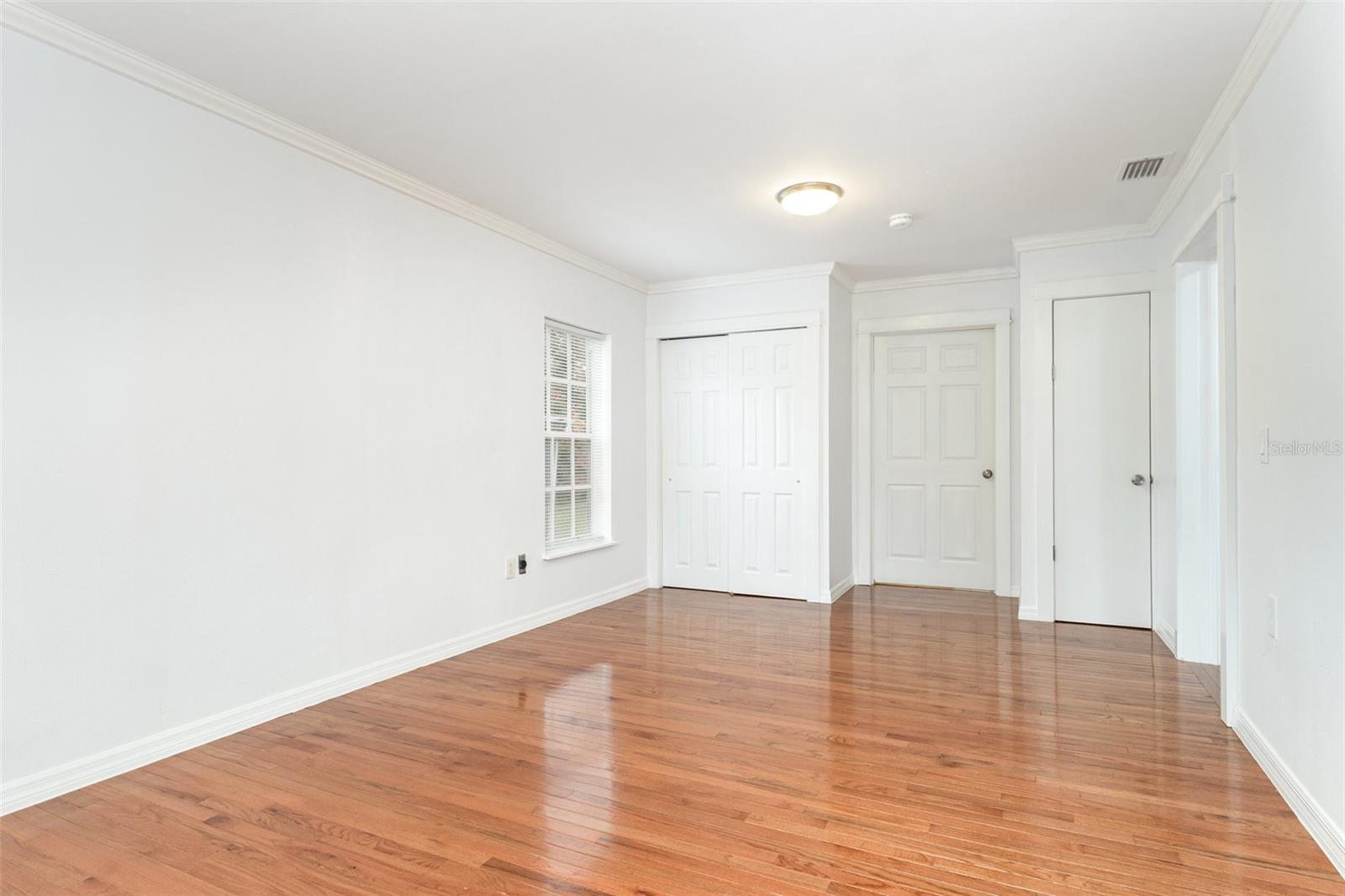 Image 11 of 36 For 932 Augusta Street