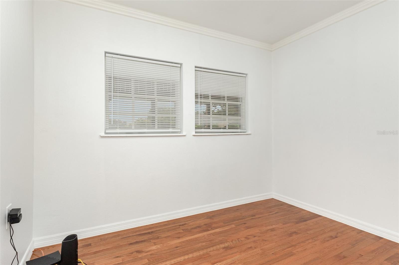 Image 17 of 36 For 932 Augusta Street