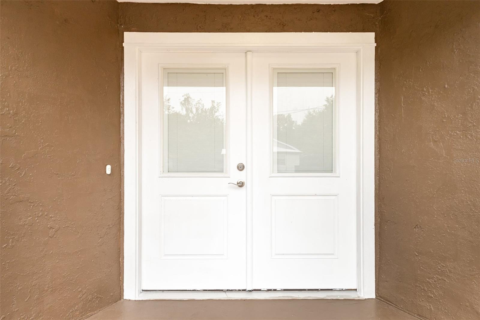 Image 22 of 36 For 932 Augusta Street