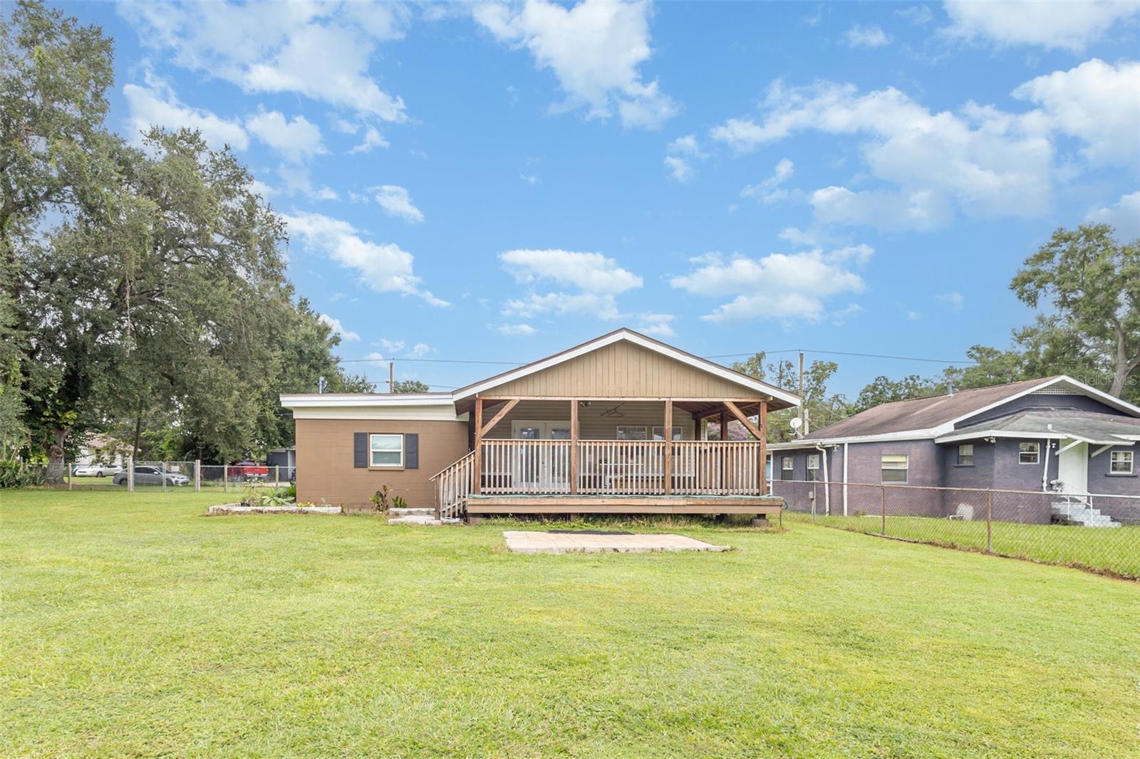 Image 26 of 36 For 932 Augusta Street