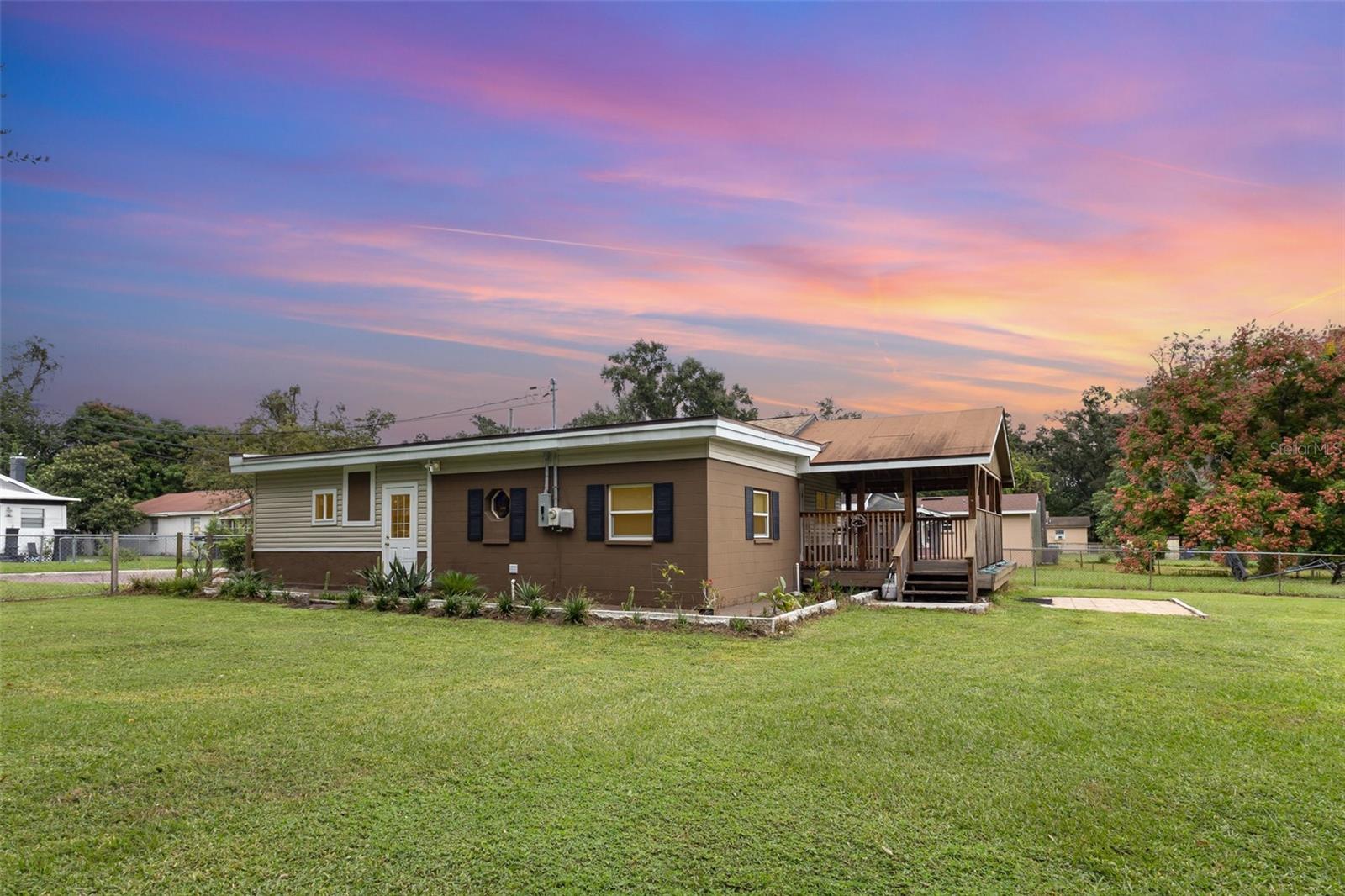 Image 3 of 36 For 932 Augusta Street